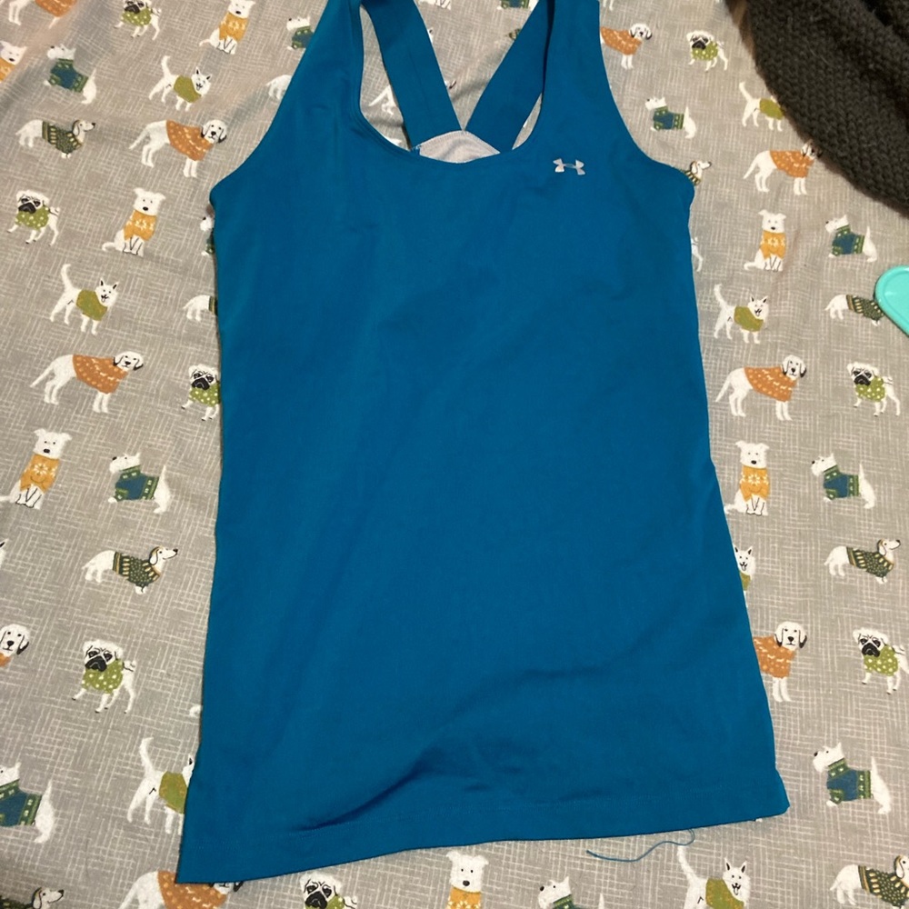Great condition under armor workout shirt with built in bra